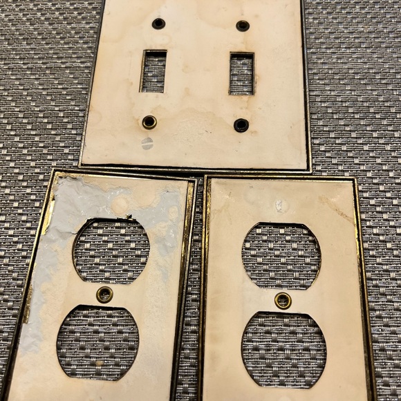 Vintage Cast Metal Antique Brass Wallplate - Picture 3 of 7